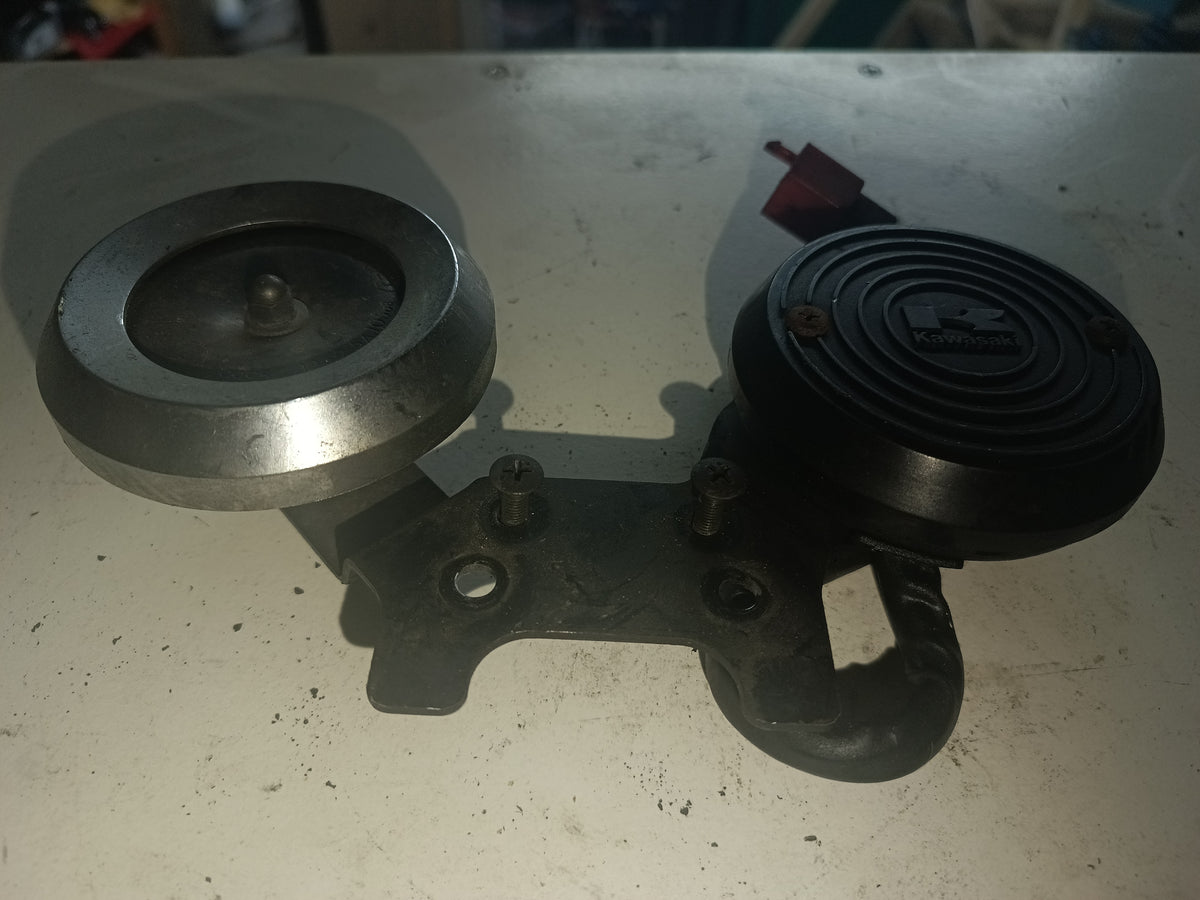 OEM Signalhorn med Fästen (2-pack) Kawasaki EN400 (1986) – Original Horn Set