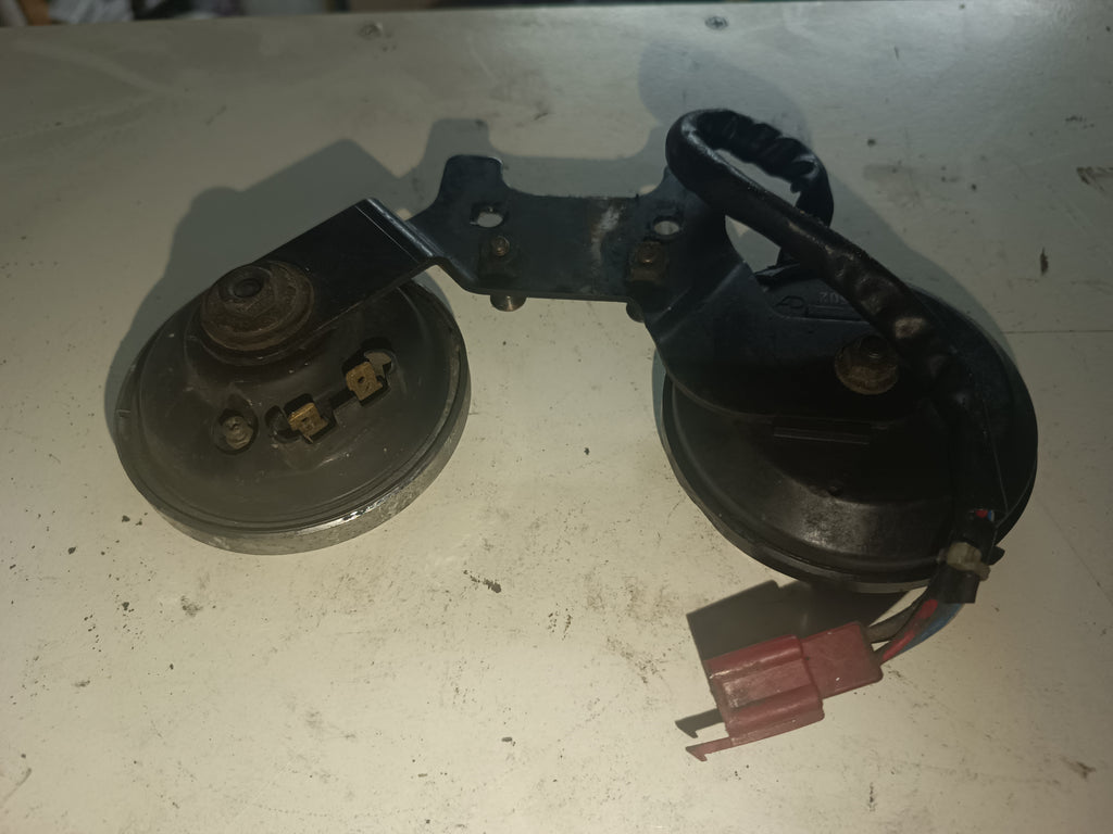OEM Signalhorn med Fästen (2-pack) Kawasaki EN400 (1986) – Original Horn Set