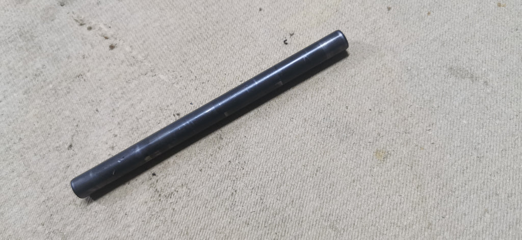 Växelföraraxel (på engelska kallad Shift Fork Shaft) från en Honda GL1200 Gold Wing växellåda