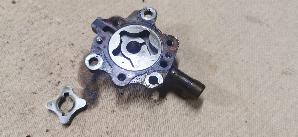 Begagnad Honda OEM Oljepumpslock / Hus – GL1200 Goldwing (1986)