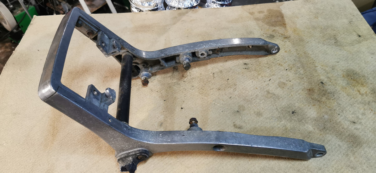 Kawasaki EN400 / EN450 LTD (1986) - Bakre Rambygel / Sissybar- & Sadelfäste Aluminium OEM