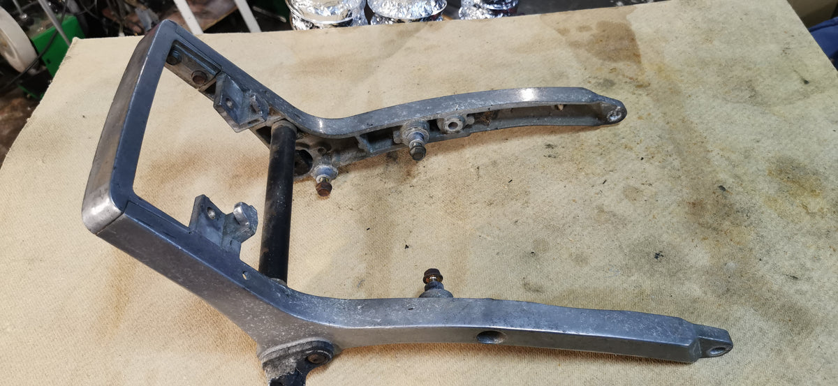 Kawasaki EN400 / EN450 LTD (1986) - Bakre Rambygel / Sissybar- & Sadelfäste Aluminium OEM