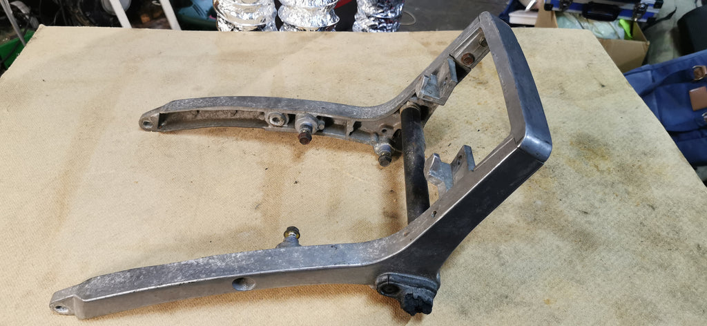 Kawasaki EN400 / EN450 LTD (1986) - Bakre Rambygel / Sissybar- & Sadelfäste Aluminium OEM
