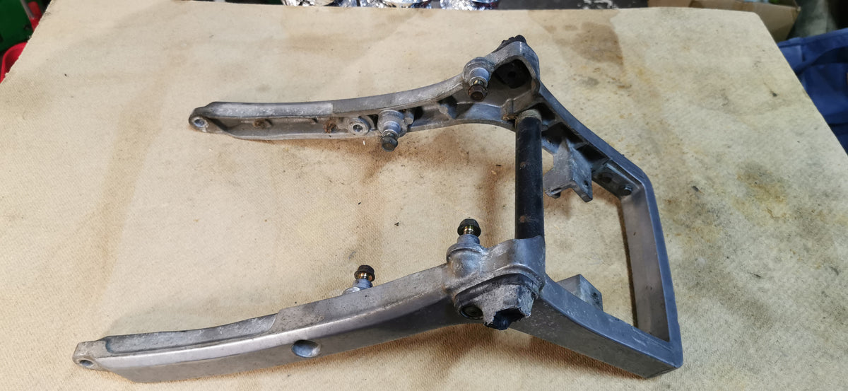 Kawasaki EN400 / EN450 LTD (1986) - Bakre Rambygel / Sissybar- & Sadelfäste Aluminium OEM