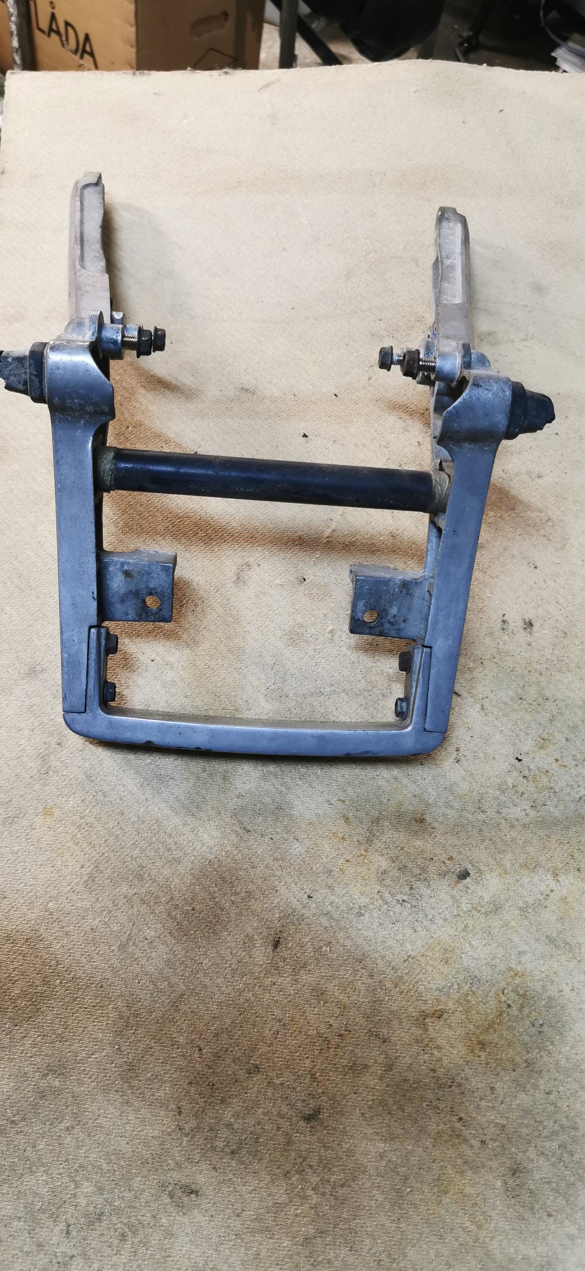 Kawasaki EN400 / EN450 LTD (1986) - Bakre Rambygel / Sissybar- & Sadelfäste Aluminium OEM