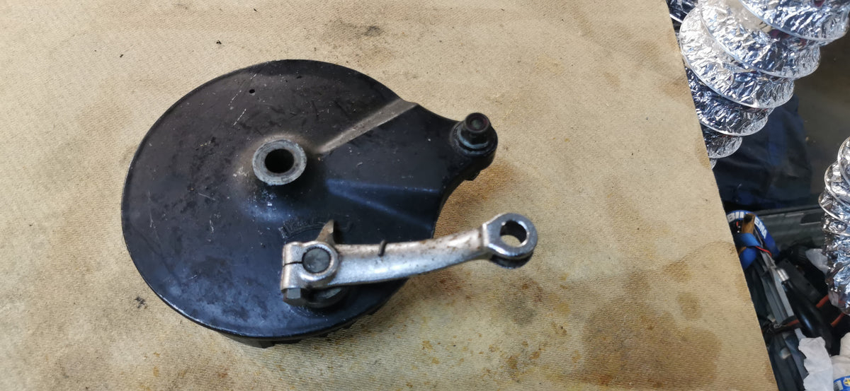 Kawasaki EN400 / EN450 LTD (1986) - Bakre Bromssköld / Bromsankare Komplett OEM