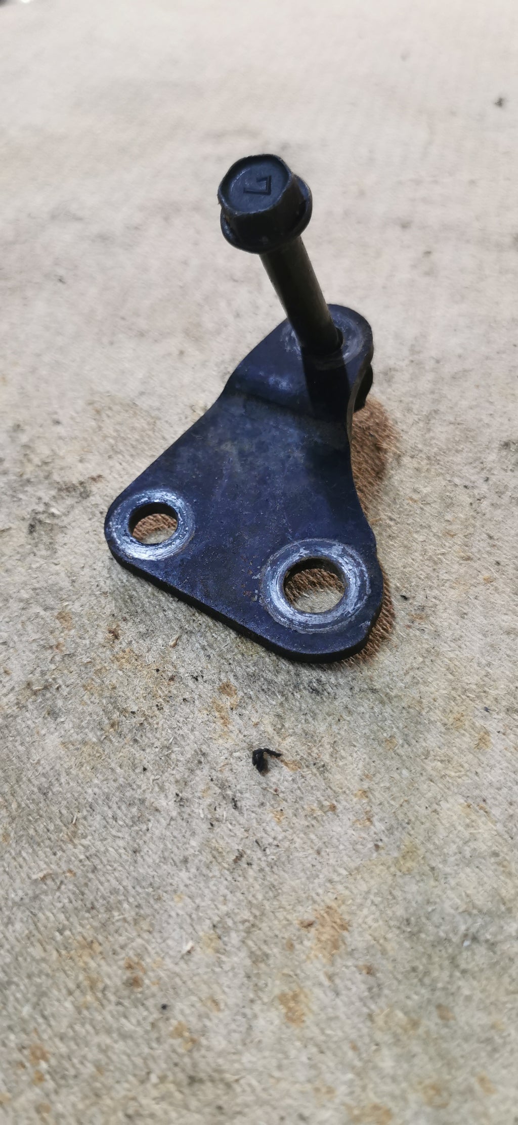 Motorfäste Främre med Bult - Kawasaki EN400 / EN450 LTD (Begagnad Original)