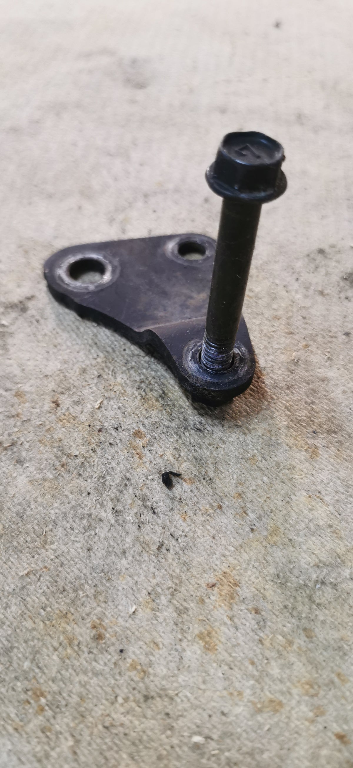 Motorfäste Främre med Bult - Kawasaki EN400 / EN450 LTD (Begagnad Original)