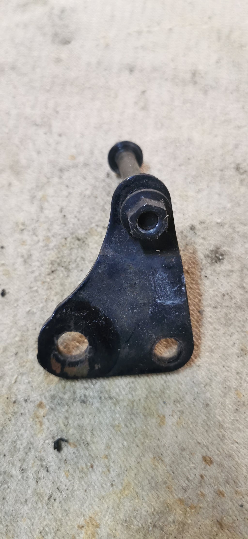 Motorfäste Främre med Bult - Kawasaki EN400 / EN450 LTD (Begagnad Original)