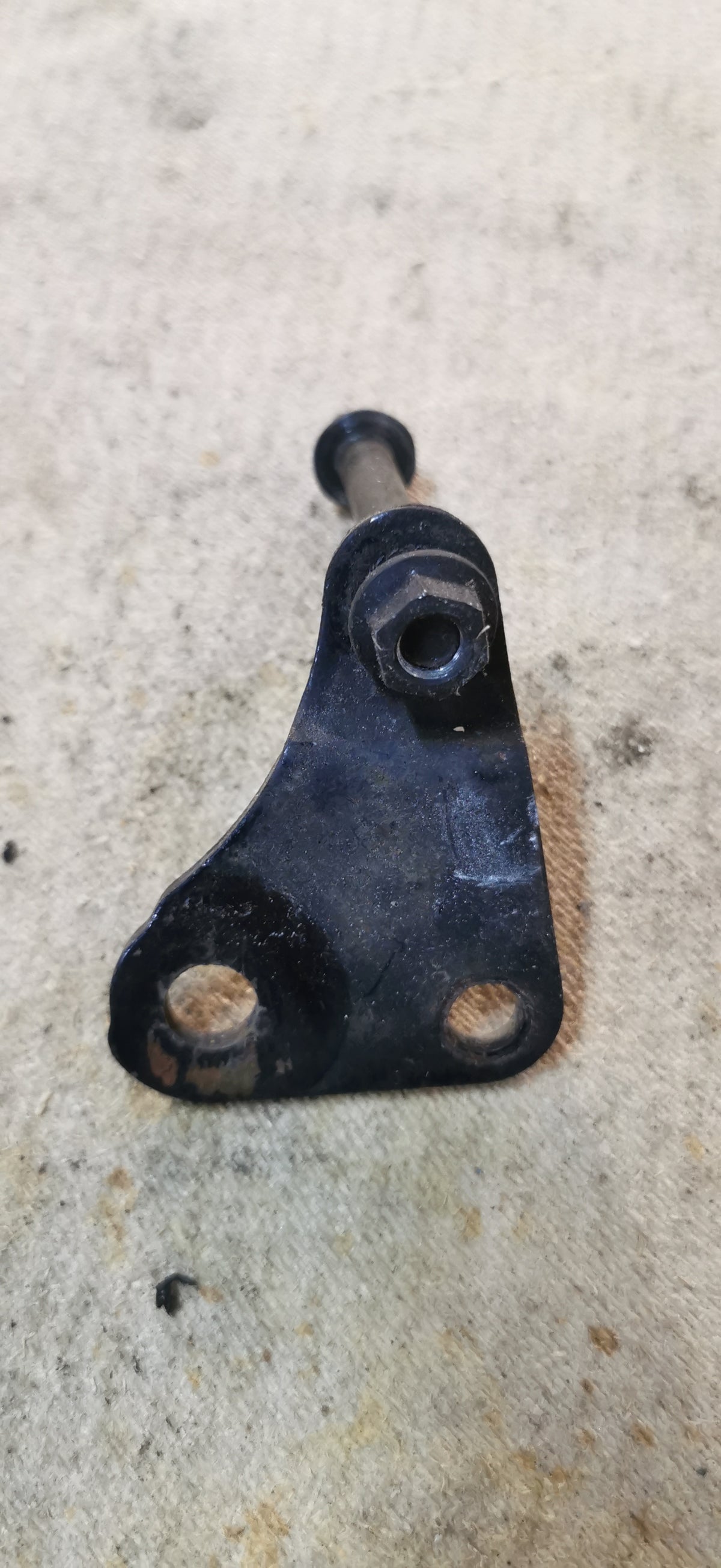 Motorfäste Främre med Bult - Kawasaki EN400 / EN450 LTD (Begagnad Original)